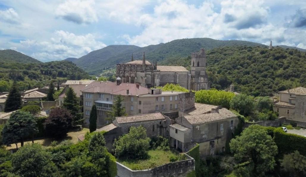 Gite D'Etape Et De Groupe Du Clos Saint Roch Viviers Eksteriør billede