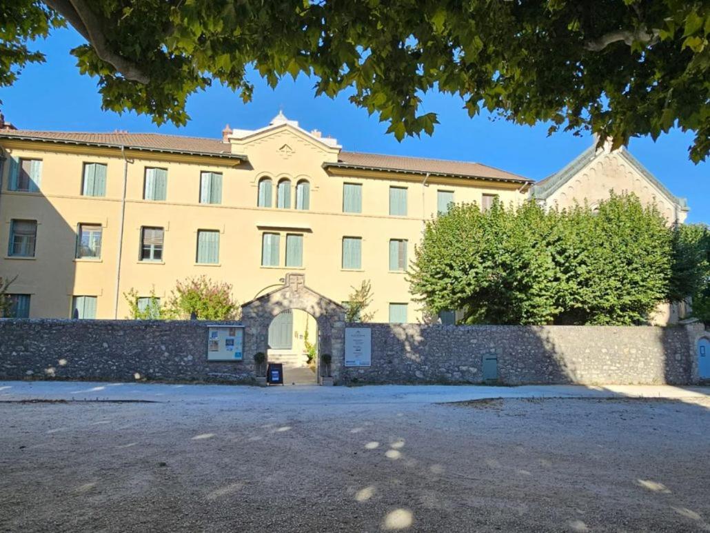 Gite D'Etape Et De Groupe Du Clos Saint Roch Viviers Eksteriør billede